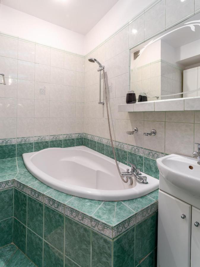 Two Bedrooms Apartment Faktura Fast Check-In 24H Rzeszow Luaran gambar